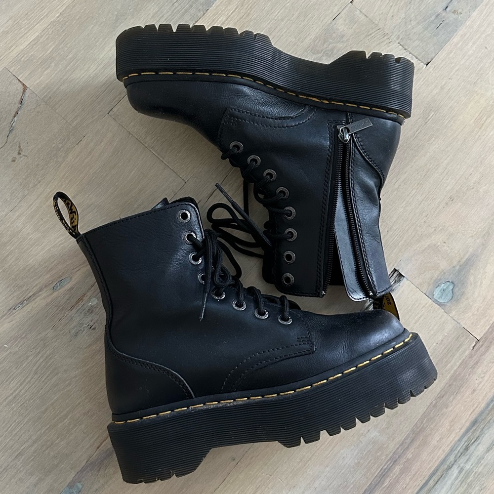 Doc Martens Jadon Platform size 7 black